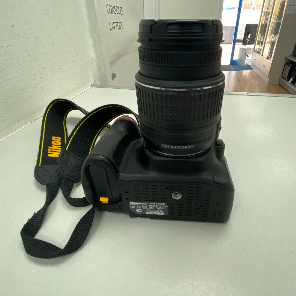 Nikon D5200 24MP + 1855mm **SPARES OR REPAIRS** Own4Less